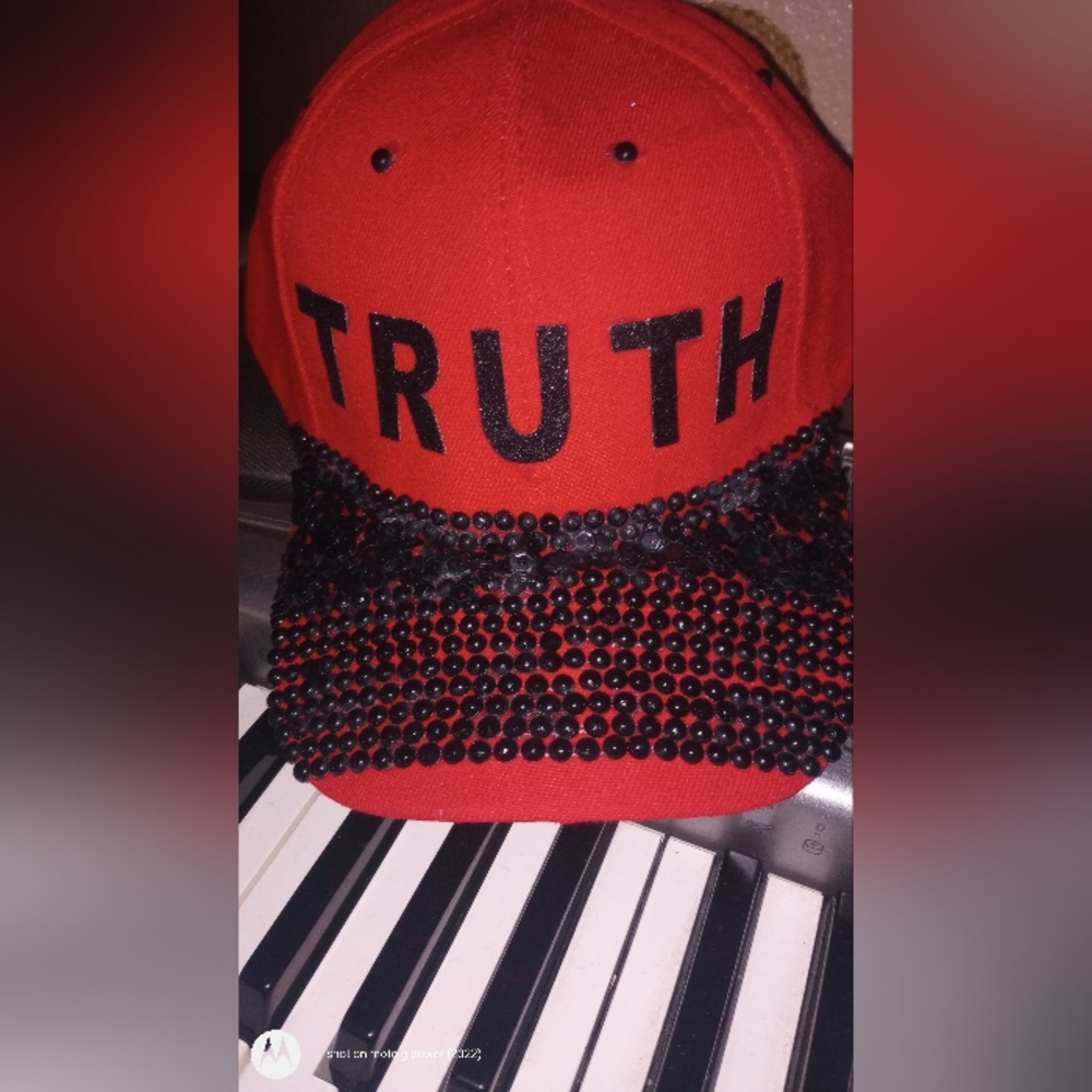 HAT'S - Picture 6 of 11
